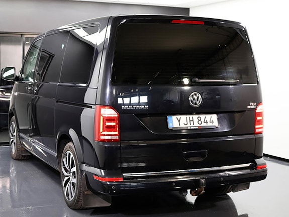 Volkswagen Multivan 10 of 30