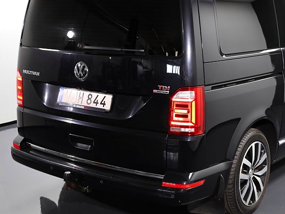 Volkswagen Multivan 9 of 30
