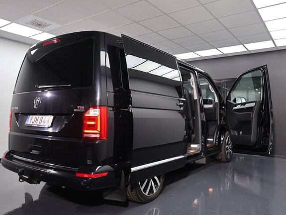 Volkswagen Multivan 14 of 30