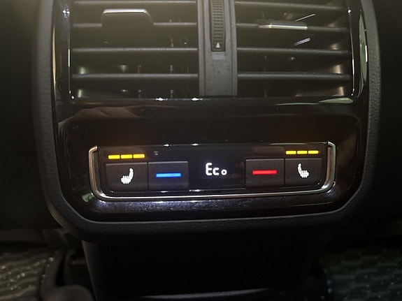Volkswagen Passat 19 of 19