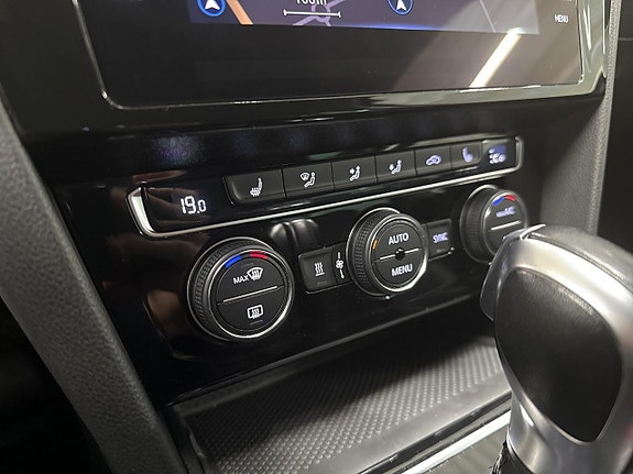 Volkswagen Passat 13 of 19