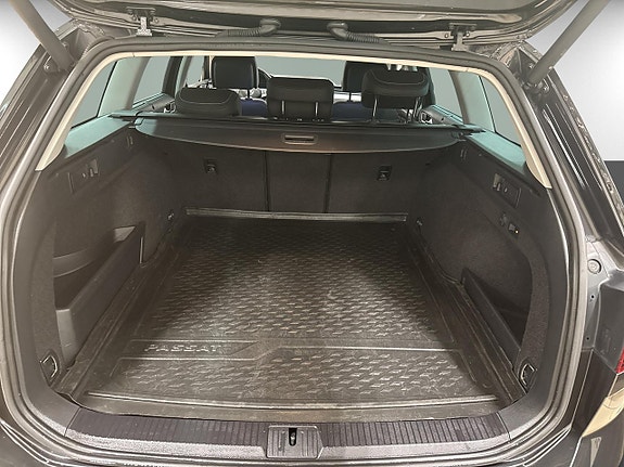 Volkswagen Passat 14 of 19
