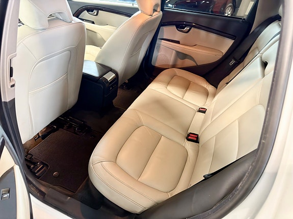 Volvo V70 6 of 15