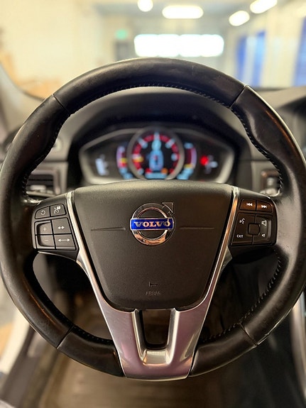 Volvo V70 11 of 15