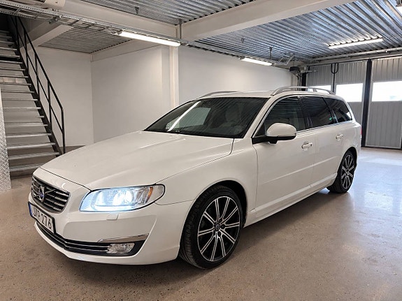 Volvo V70 2 of 15