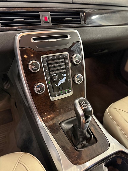 Volvo V70 13 of 15