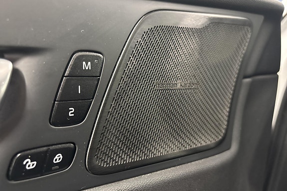 Volvo XC60 17 of 22