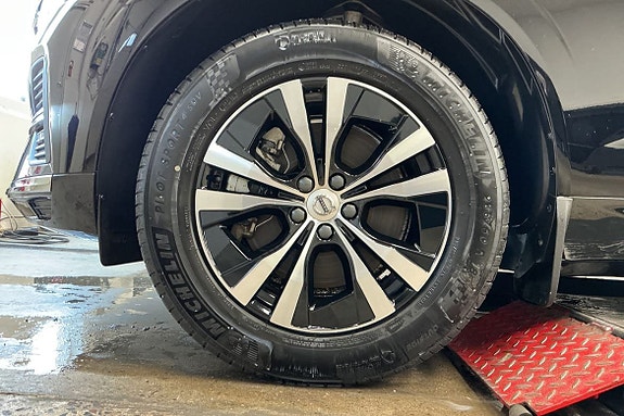 Volvo XC60 11 of 28