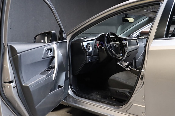 Toyota Auris 8 of 22