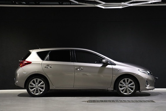 Toyota Auris 6 of 22