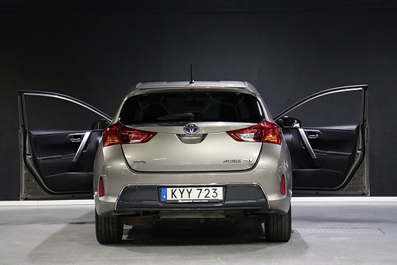 Toyota Auris 7 of 22