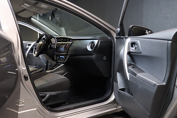 Toyota Auris 12 of 22