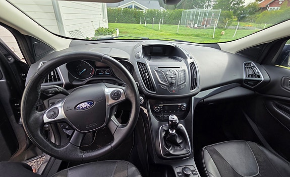Ford Kuga 8 of 12