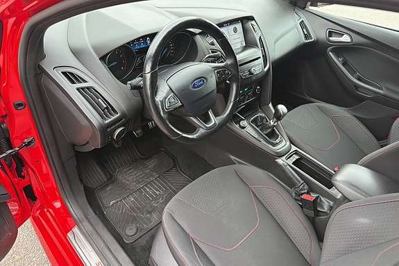 Ford Focus 7 of 17