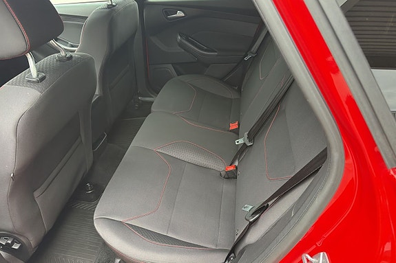 Ford Focus 9 of 17