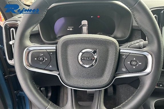 Volvo EX40 11 of 25