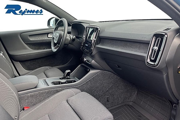 Volvo EX40 14 of 25