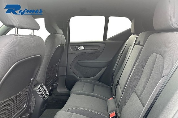 Volvo EX40 16 of 25