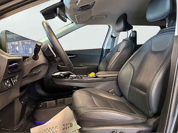 Kia EV6 8 of 15