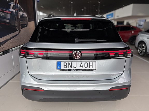 Volkswagen Tiguan 14 of 21