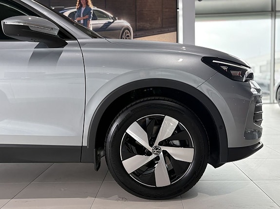 Volkswagen Tiguan 8 of 21
