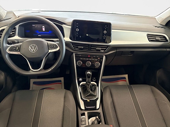 Volkswagen T-Roc 13 of 18