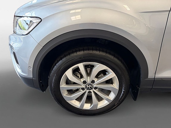 Volkswagen T-Roc 17 of 18