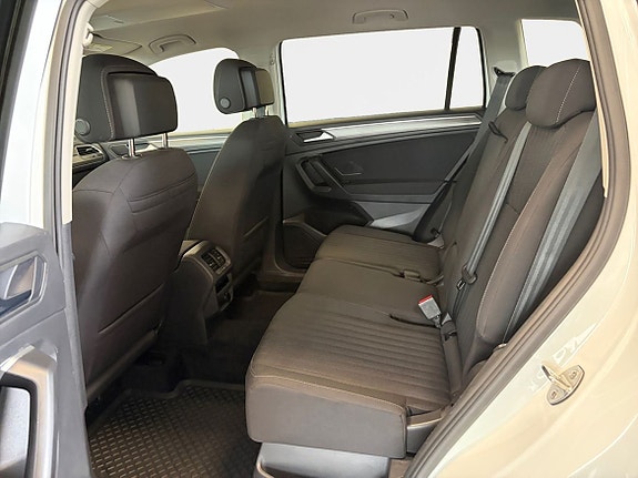 Volkswagen Tiguan Allspace 13 of 16
