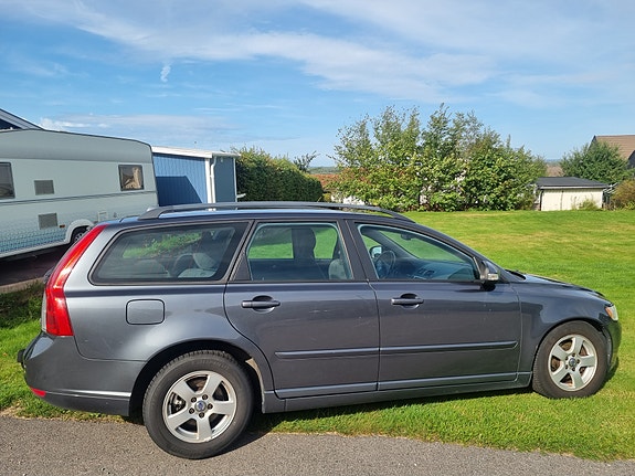 Volvo V50 2 of 10