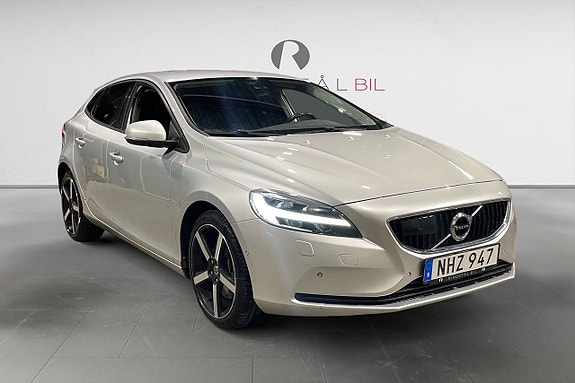 Volvo V40 9 of 17
