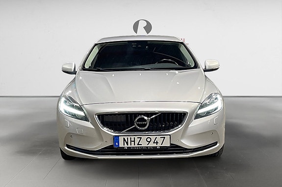 Volvo V40 10 of 17