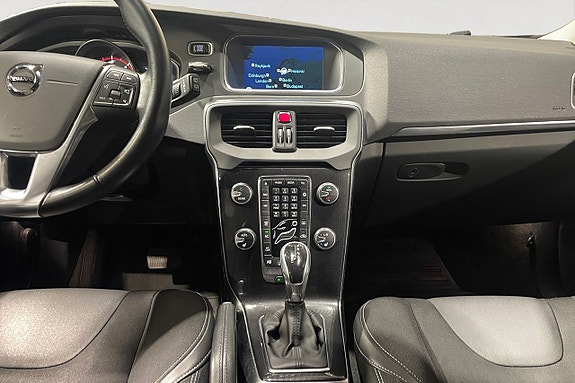 Volvo V40 12 of 17