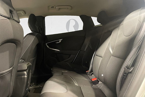 Volvo V40 14 of 17