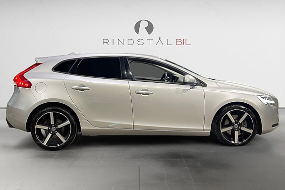 Volvo V40 8 of 17