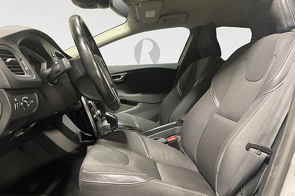 Volvo V40 3 of 17