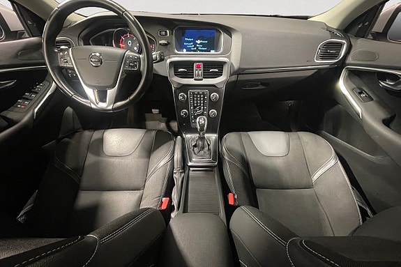 Volvo V40 11 of 17