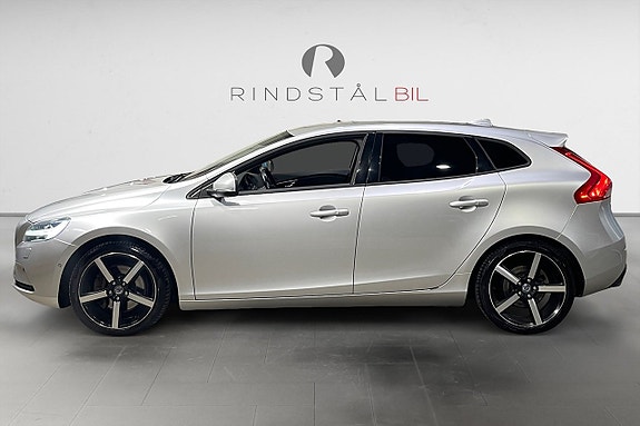 Volvo V40 4 of 17
