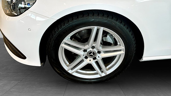 Mercedes-Benz E300 de 9 of 12