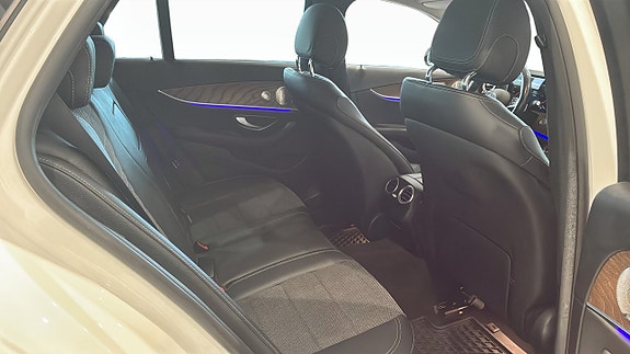 Mercedes-Benz E300 de 5 of 12