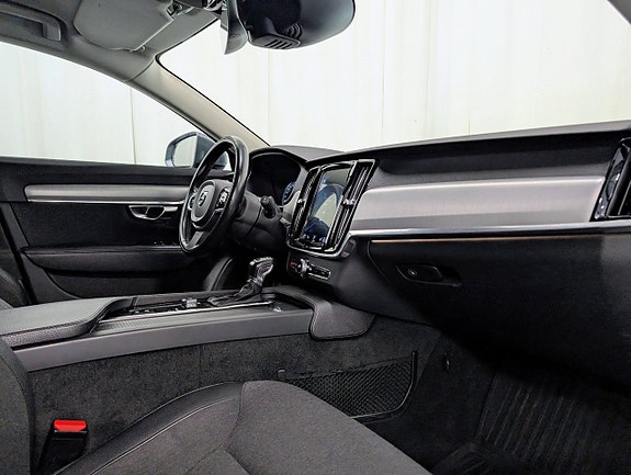 Volvo V90 8 of 16