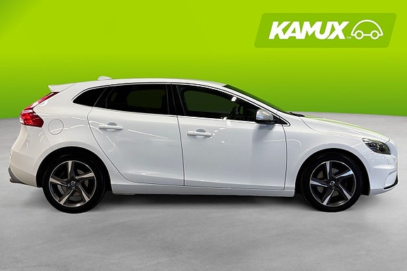Volvo V40 2 of 26