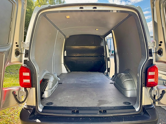 Volkswagen Transporter 9 of 14