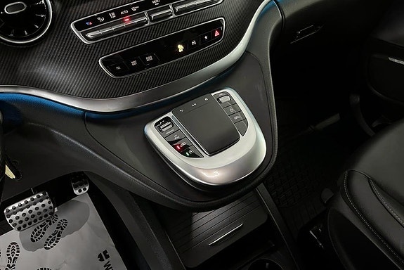 Mercedes-Benz V300 d 12 of 14