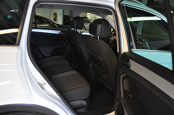 Volkswagen Tiguan 13 of 16