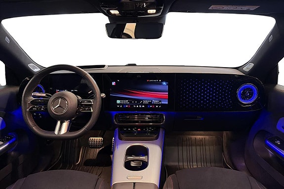 Mercedes-Benz CLA350 11 of 25
