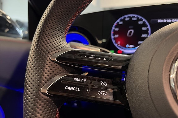 Mercedes-Benz CLA350 16 of 25