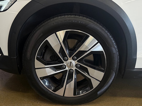 Volvo V60 Cross Country 20 of 22