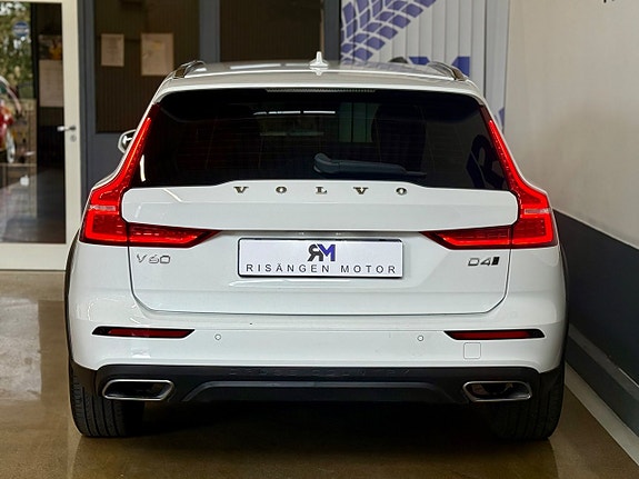 Volvo V60 Cross Country 7 of 22