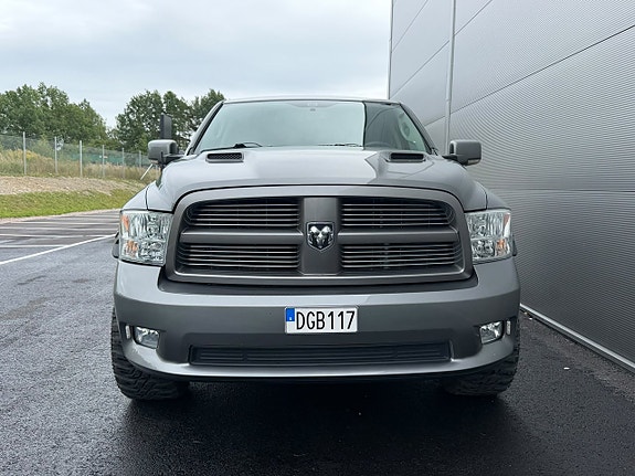 Dodge RAM 1500 2 of 21
