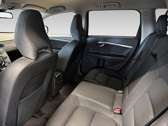 Volvo XC70 11 of 16